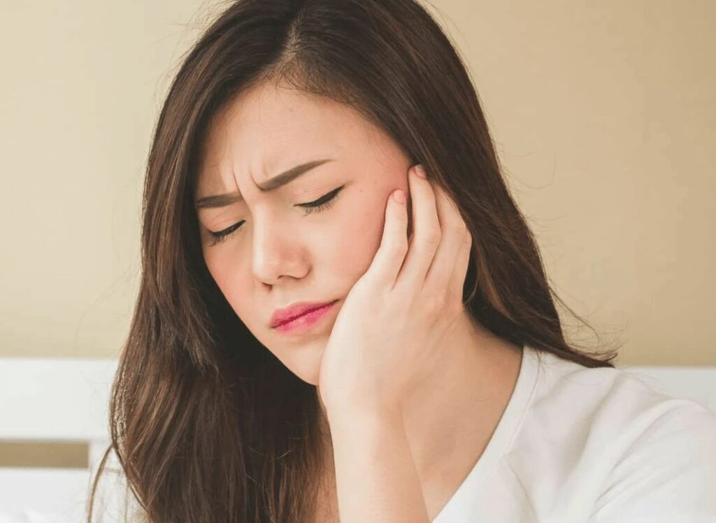 nguyen-nhan-gay-ra-nhiet-luoi-va-trieu-chung-pho-bien