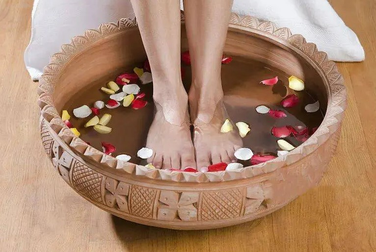 ngam-chan-phuong-phap-don-gian-giup-giam-stress-va-tang-cuong-suc-khoe