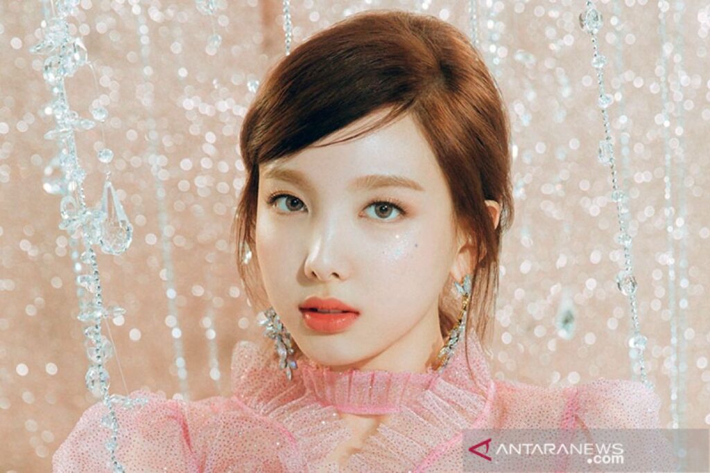 nayeon-twice-se-tro-lai-solo-voi-ca-khuc-abcd-mang-phong-cach-doc-dao