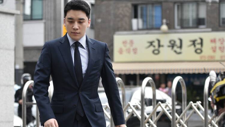 seungri-da-hoan-thanh-xong-viec-mo-cau-lac-bo-moi-o-campuchia