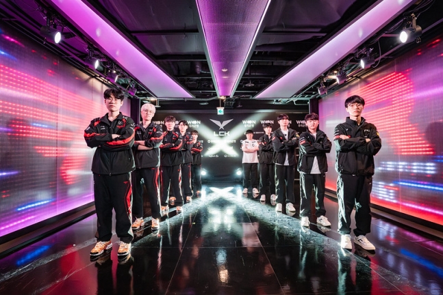 lck-he-thong-nhuong-quyen-thuong-mai-tran-chien-giua-cac-cong-ty-vien-thong