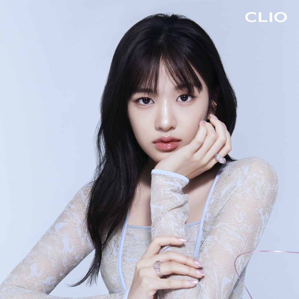 ahn-yu-jin-ive-ung-cu-vien-sang-gia-cho-ngoi-vi-nu-hoang