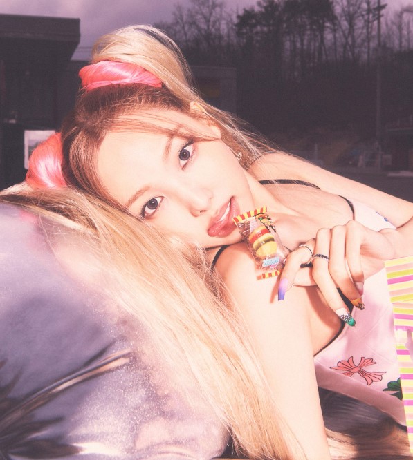 nayeon-twice-lot-xac-manh-me-voi-hinh-tuong-hot-girl-trong-teaser-abcd