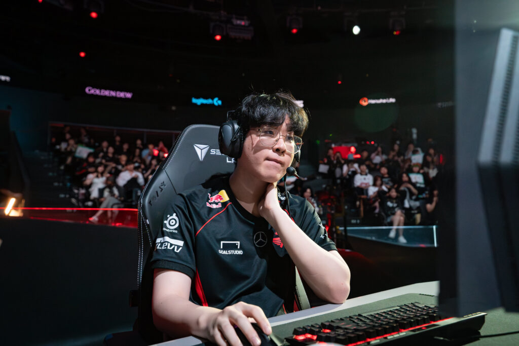 t1-zeus-choi-woo-je-tu-phe-binh-va-ky-vong-vao-su-phat-trien-cua-t1