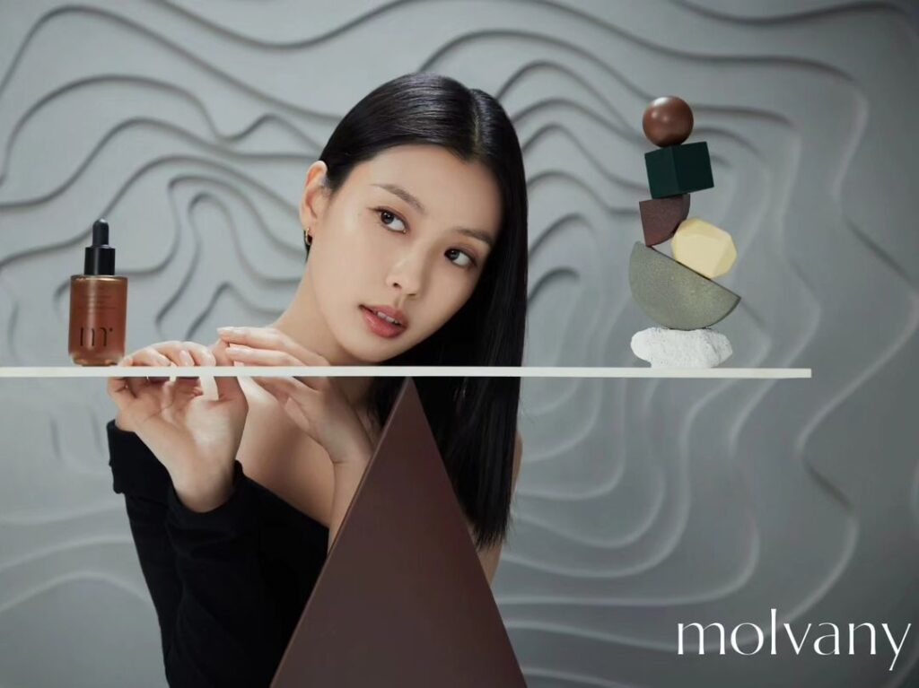 go-min-si-day-mau-me-xuat-sac-trong-vai-dien-chinh