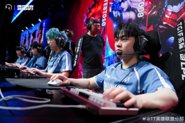 tt-danh-bai-rng-2-0-dua-rng-xuong-vi-tri-thap-nhat-trong-lich-su-lpl