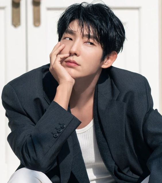 lee-joon-gi-chinh-thuc-tro-lai-voi-tour-dien-chau-a-sau-5-nam