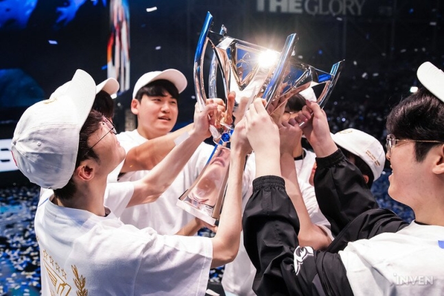 skin-vo-dich-t1-worlds-2023-nhung-cau-chuyen-hau-truong-p-2