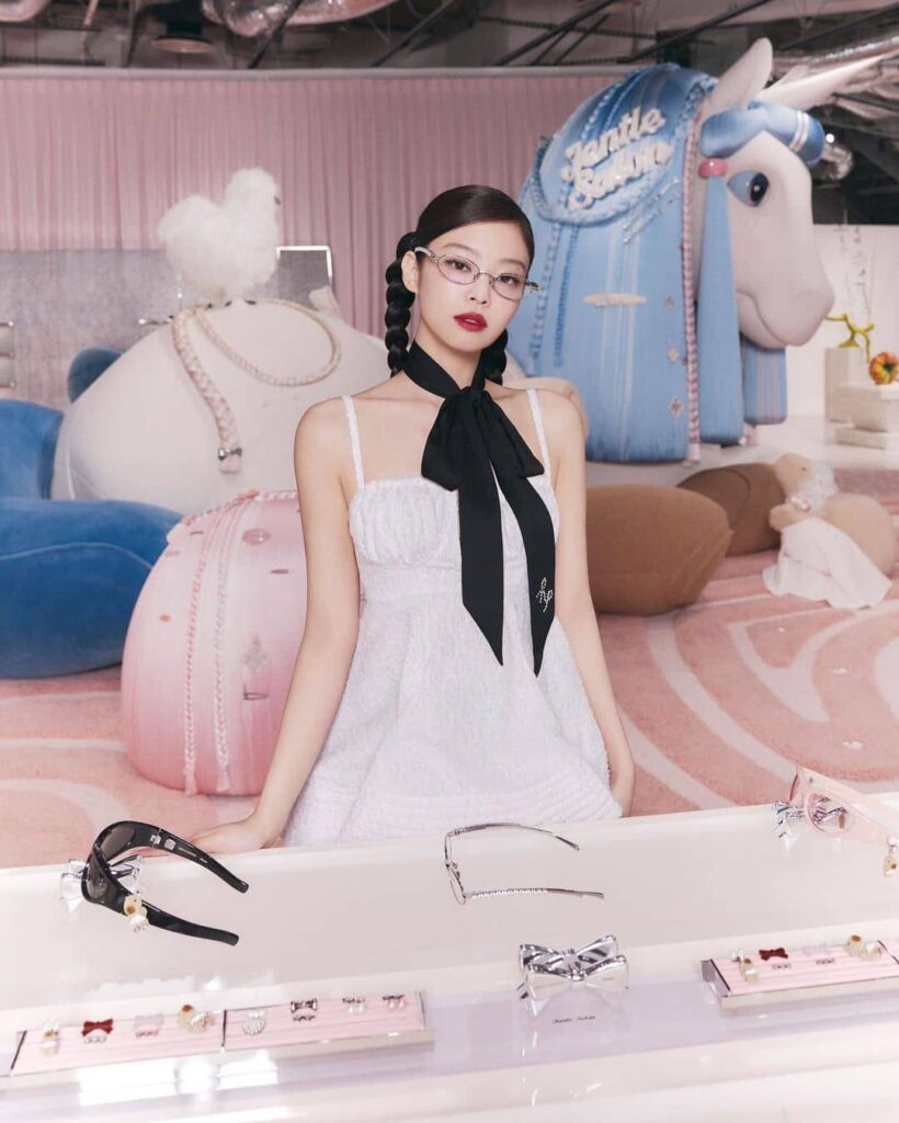 buoc-nhay-vot-vao-thi-truong-my-cua-jennie-voi-odd-atelier