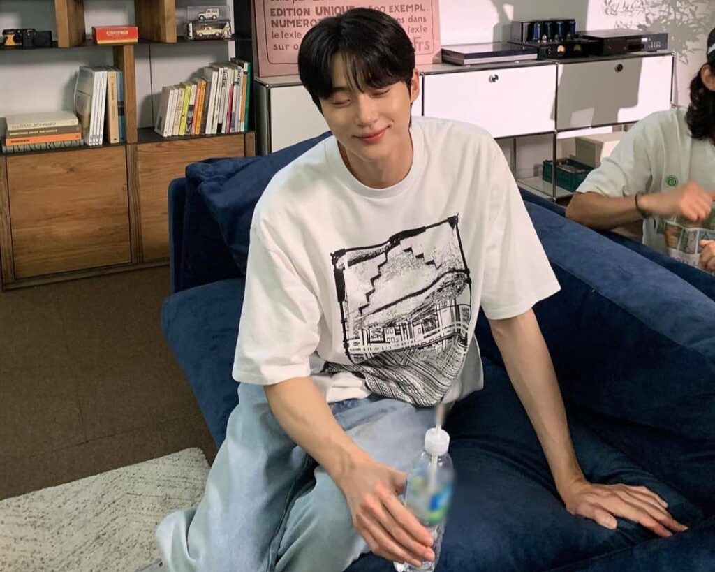 byeon-woo-seok-bat-ngo-tung-loat-anh-comeback-don-tim