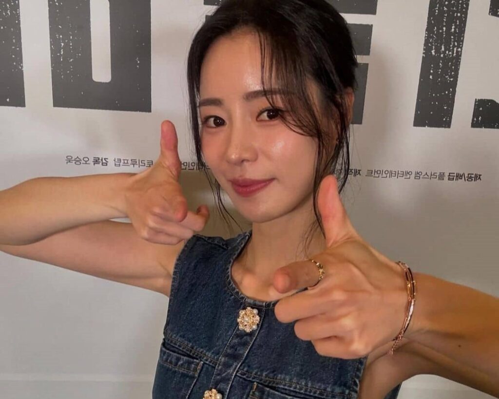 im-ji-yeon-chia-se-khoanh-khac-than-thiet-cung-dan-chi