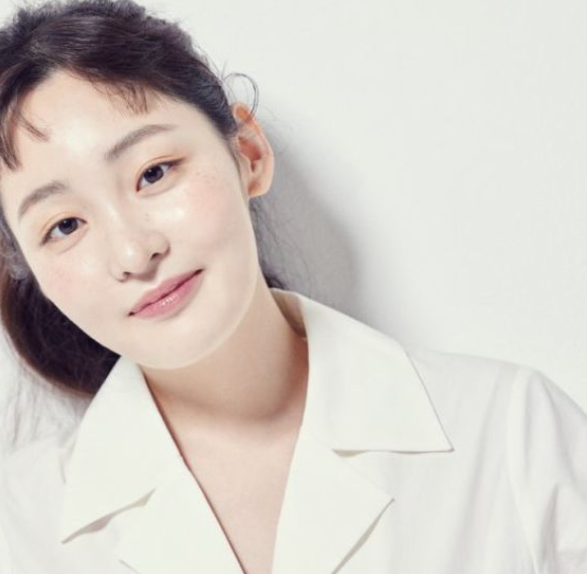 kim-min-ha-pachinko-ky-hop-dong-voi-noon-company