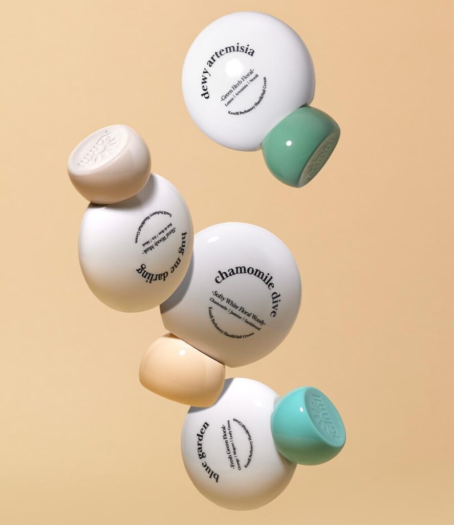 nuong-chieu-doi-tay-voi-kem-duong-am-huong-hoa-kamill-perfumery-hand-nail